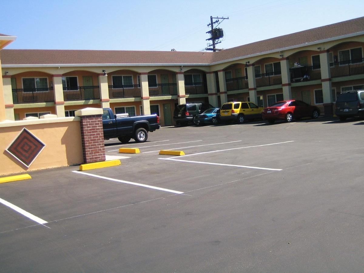 Americas Deluxe Inn- メアリーズビル エクステリア 写真
